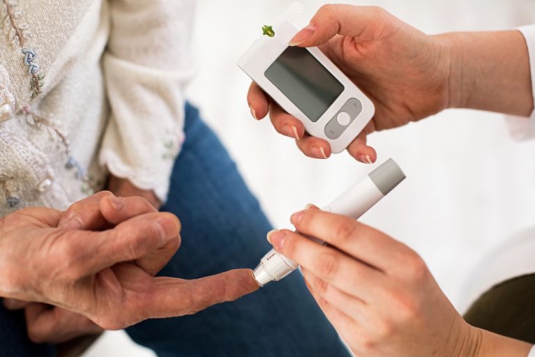 9 heimtückische Symptome für hohen Blutzucker und Diabetes Der FoodWachund